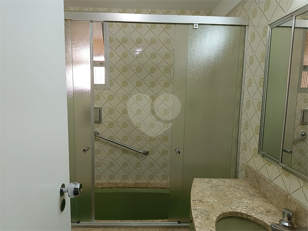 Apartamento em Moema com 3 quartos