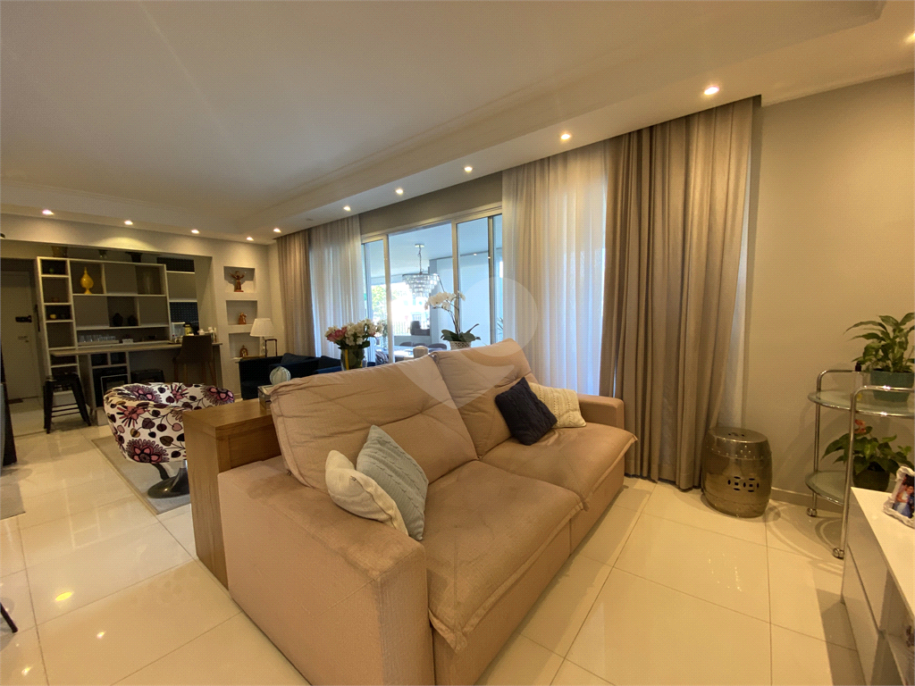 Apartamento á venda na Vila Ester