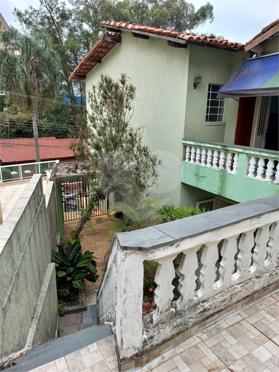 SOBRADO 03 DORMS NO BAIRRO BRANCO EM RUA TRANQUILA E AGRADAVEL - OTIMO PREÇO