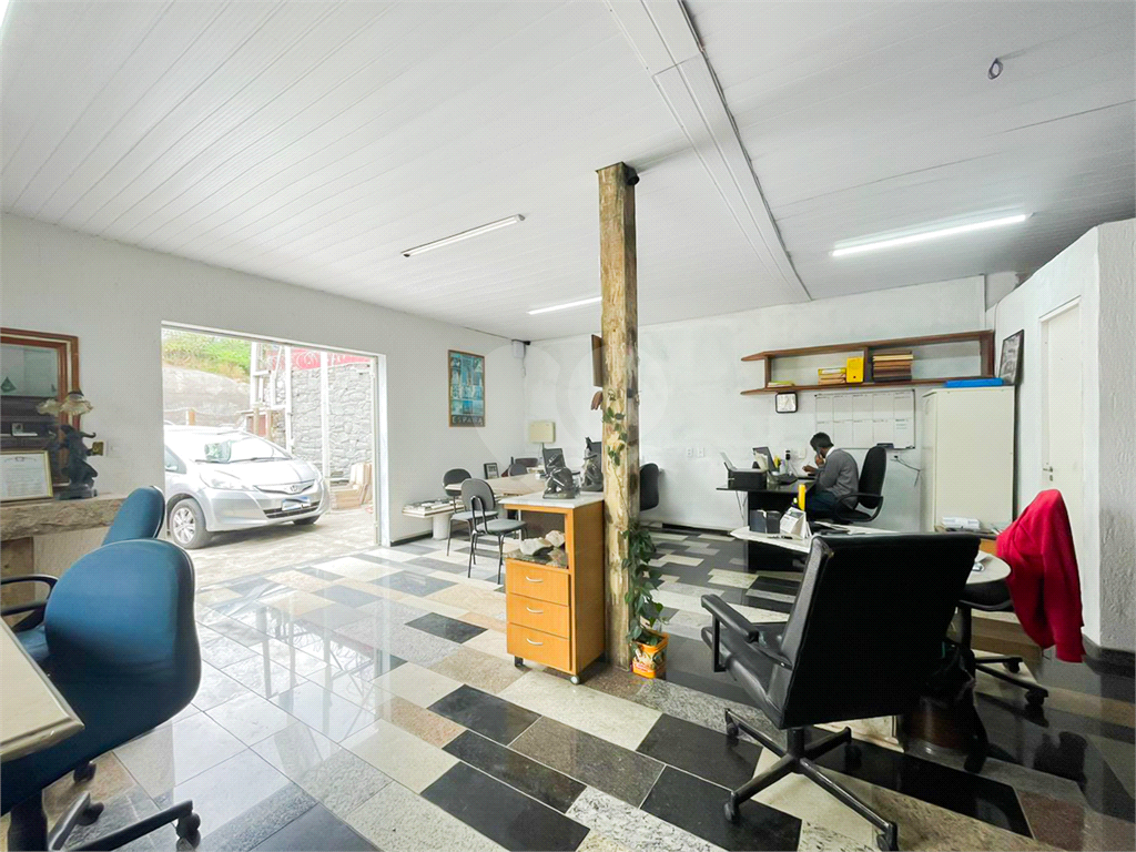 Galpão - Jardim Maria Luiza - 270 m² - 10 Vagas - Locação / Aluguel