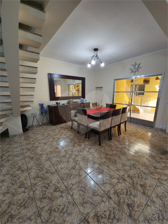 Sobrado no Jardim França - Zona Norte de São Paulo com 150 m², 3 dormitórios (1 suíte), 2 vagas. Localização privilegiada.