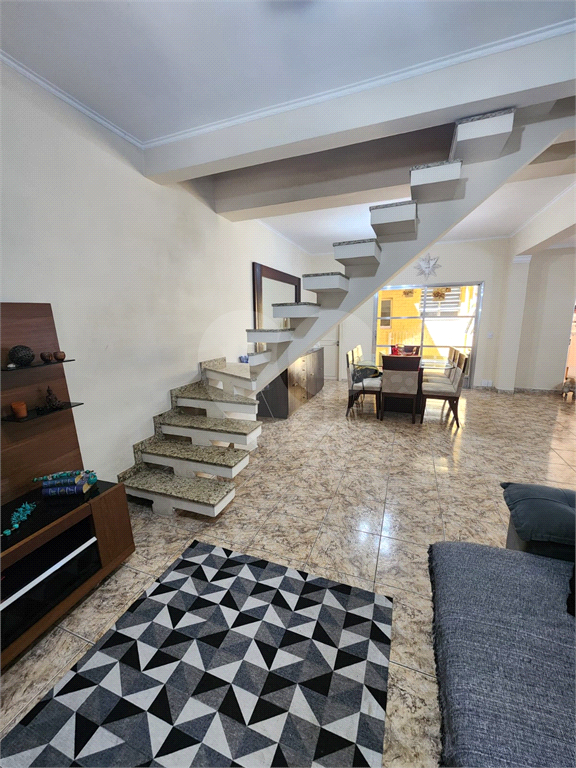 Sobrado no Jardim França - Zona Norte de São Paulo com 150 m², 3 dormitórios (1 suíte), 2 vagas. Localização privilegiada.