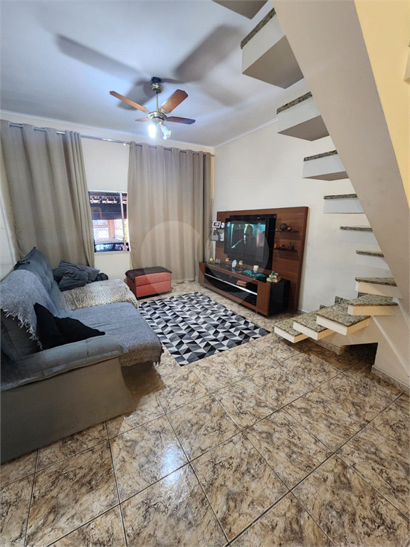 Sobrado no Jardim França - Zona Norte de São Paulo com 150 m², 3 dormitórios (1 suíte), 2 vagas. Localização privilegiada.