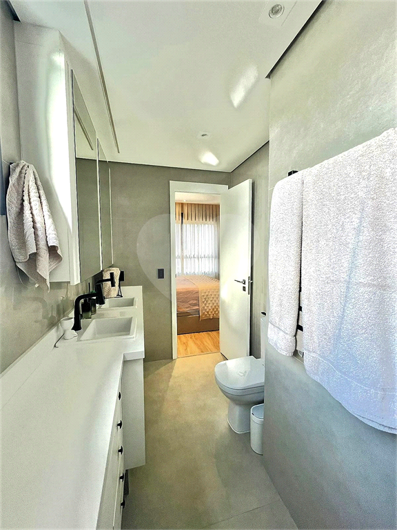 Apartamento em Perdizes com 2 suites e 2 vagas