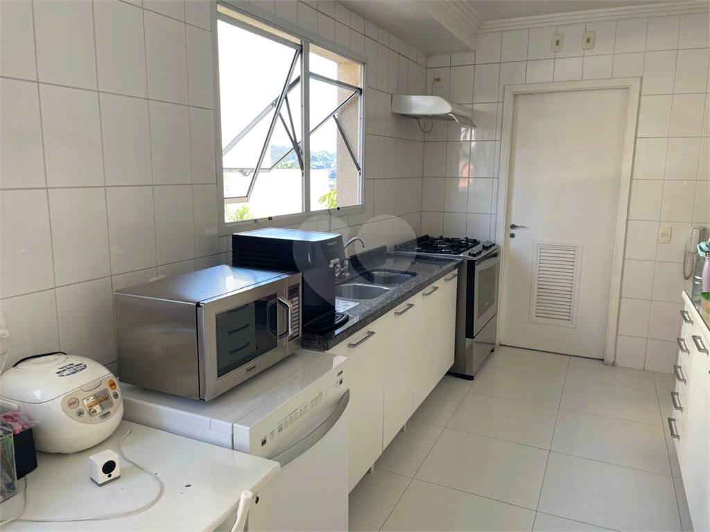 Experimente o máximo conforto e exclusividade neste apartamento de 170m² no Jardim Guedala, com 3 suítes.