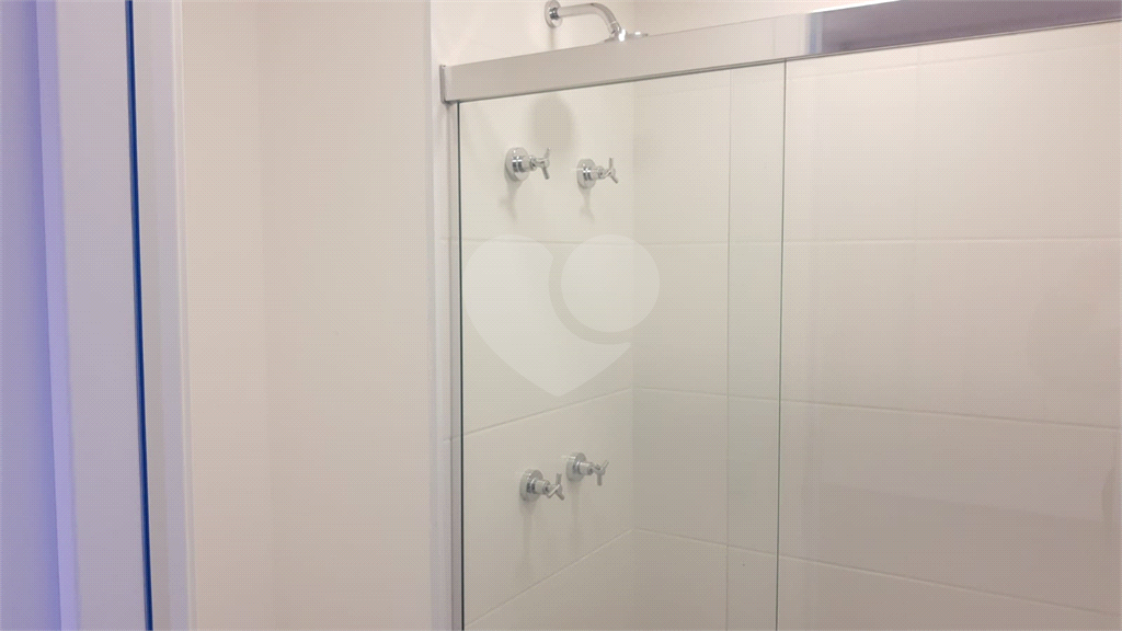 APARTAMENTO 1 QUARTO SUÍTE GARAGEM MOBILIADO E EQUIPADO.