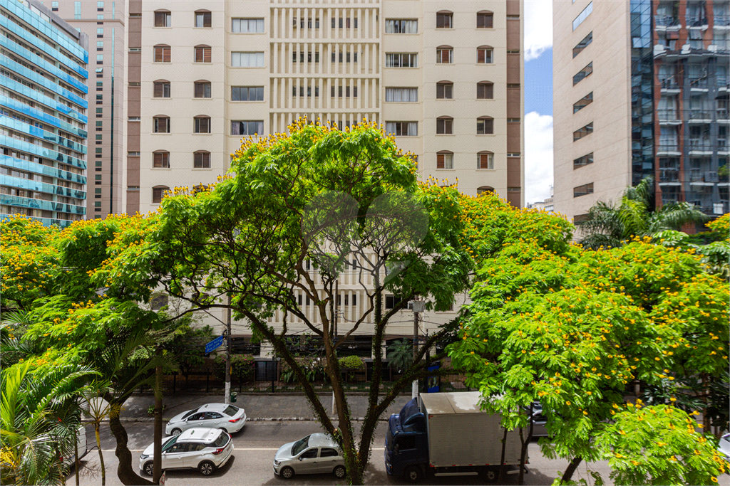 APARTAMENTO em ITAIM BIBI