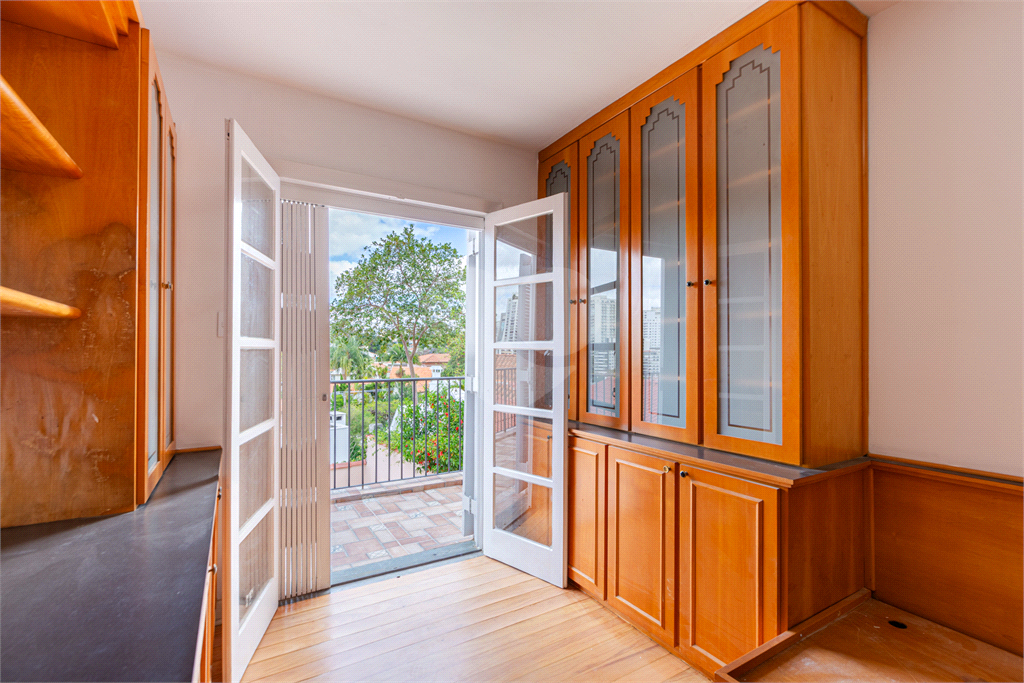 Casa Sobrado - Pacaembu - 4 Dormitórios - 235 m² Área útil 