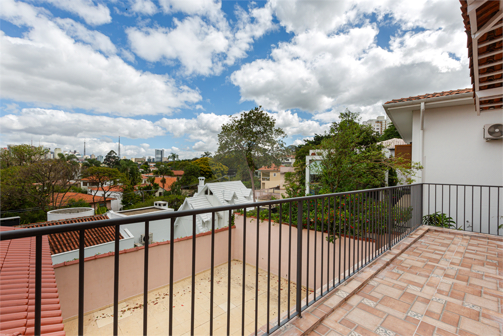 Casa Sobrado - Pacaembu - 4 Dormitórios - 235 m² Área útil 