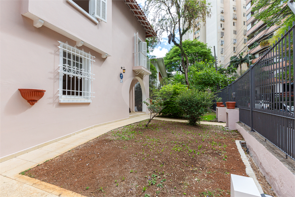 Casa Sobrado - Pacaembu - 4 Dormitórios - 235 m² Área útil 