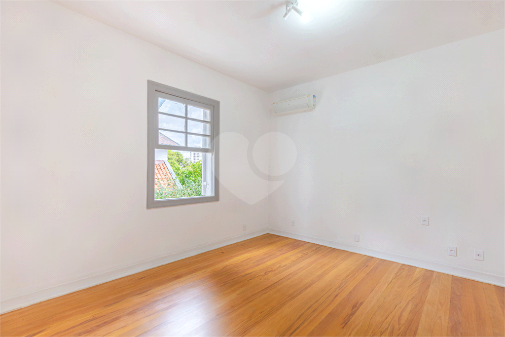 Casa Sobrado - Pacaembu - 4 Dormitórios - 235 m² Área útil 