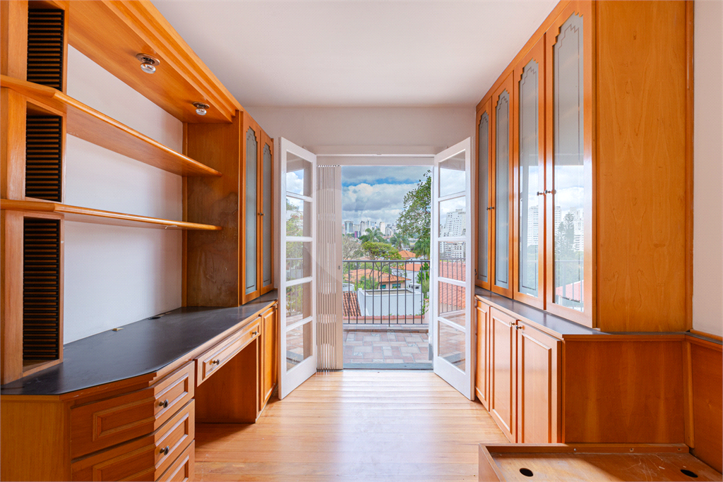 Casa Sobrado - Pacaembu - 4 Dormitórios - 235 m² Área útil 