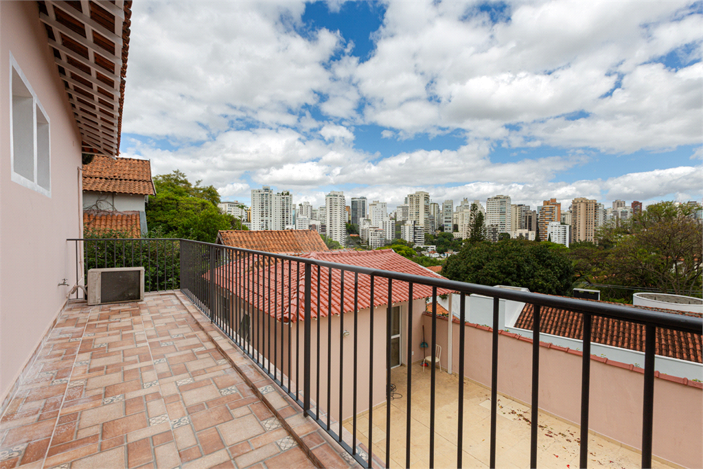 Casa Sobrado - Pacaembu - 4 Dormitórios - 235 m² Área útil 