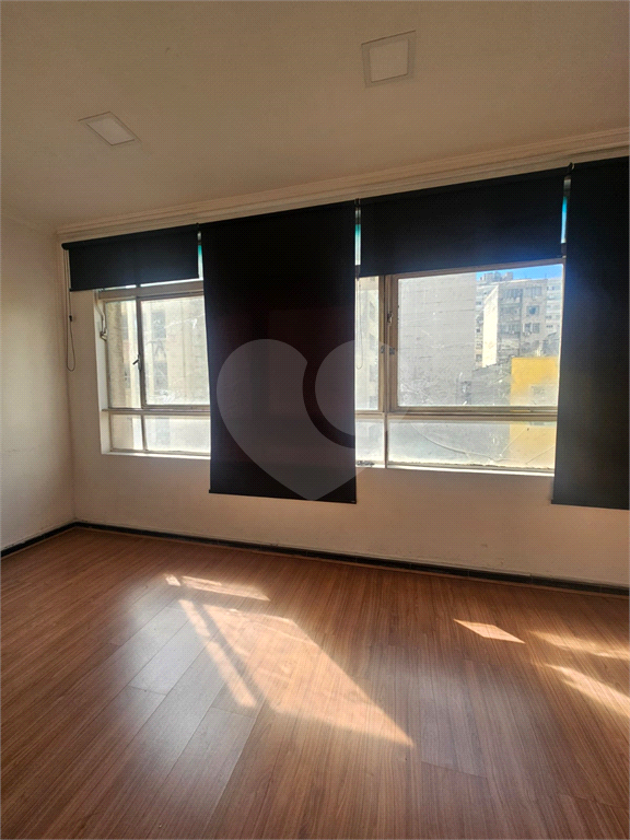 SALA COMERCIAL - AO LADO DO METRO REPUBLICA