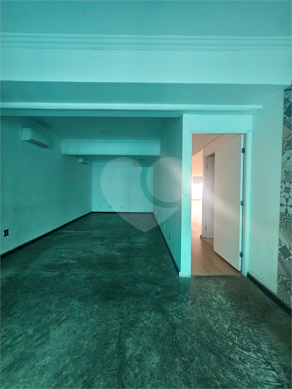 SALA COMERCIAL - AO LADO DO METRO REPUBLICA