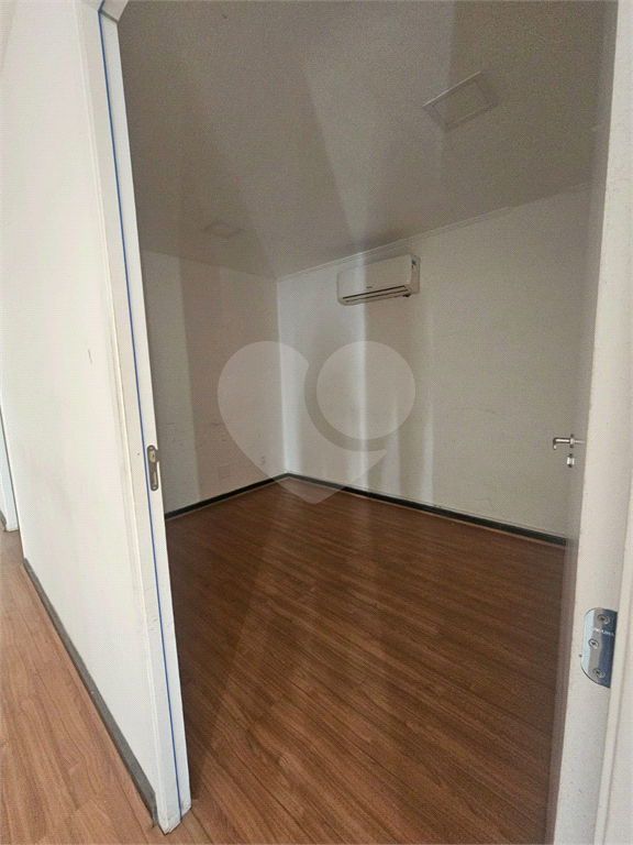 SALA COMERCIAL - AO LADO DO METRO REPUBLICA