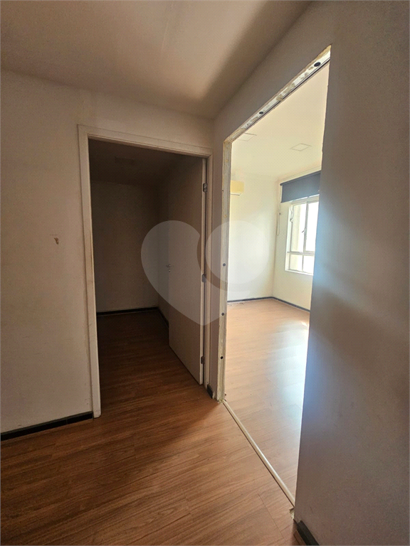 SALA COMERCIAL - AO LADO DO METRO REPUBLICA