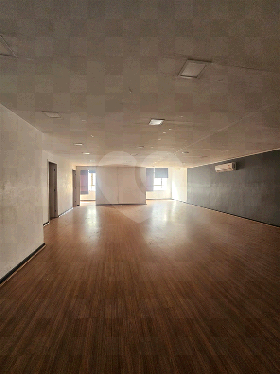 SALA COMERCIAL - AO LADO DO METRO REPUBLICA