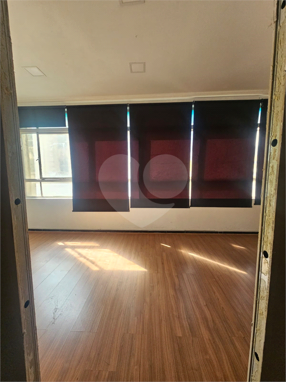 SALA COMERCIAL - AO LADO DO METRO REPUBLICA