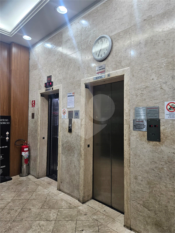 SALA COMERCIAL - AO LADO DO METRO REPUBLICA