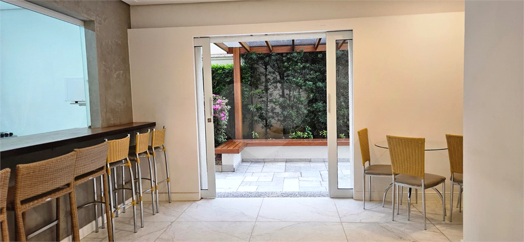Apartamento à venda em Pinheiros -  3 quartos, 2 suítes - 100 m2