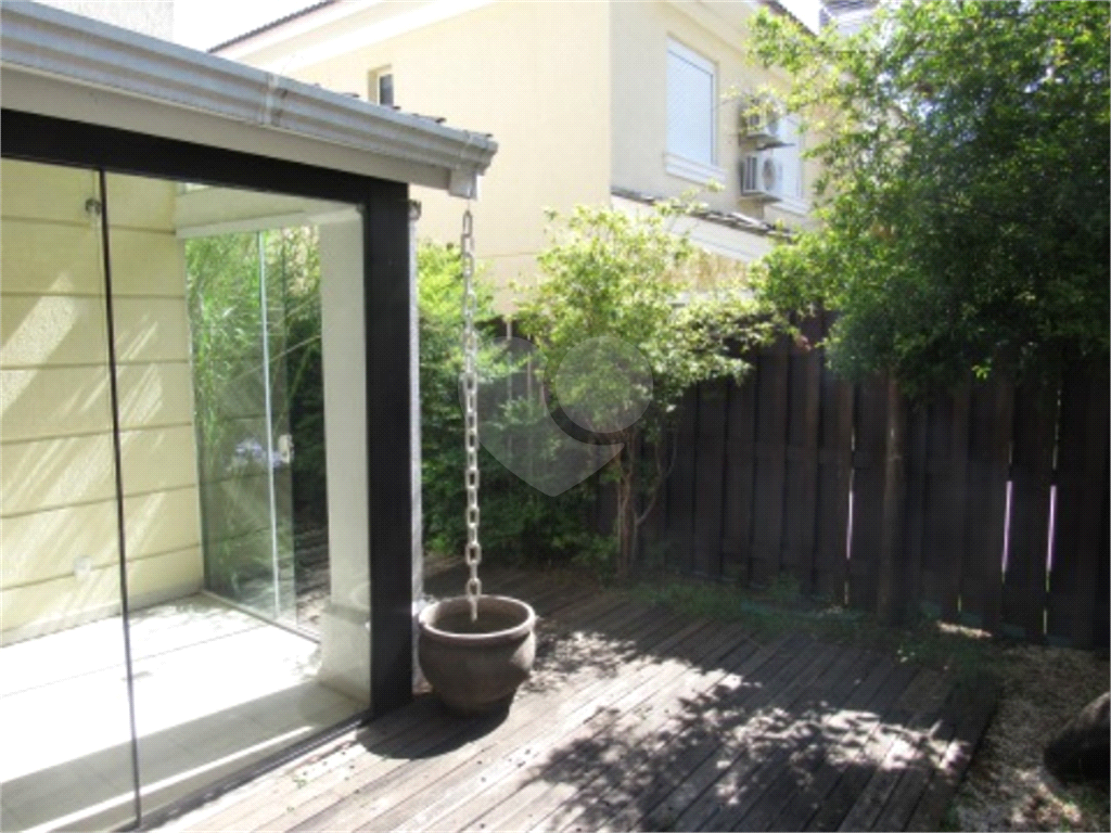 Casa  para alugar com 3 dormitórios 3 vagas  em condomínio fechado no Bairro Tremembé 