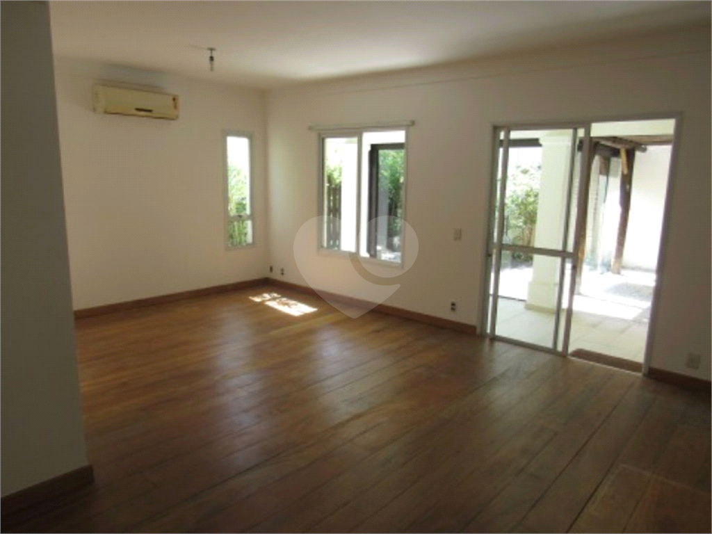 Casa  para alugar com 3 dormitórios 3 vagas  em condomínio fechado no Bairro Tremembé 