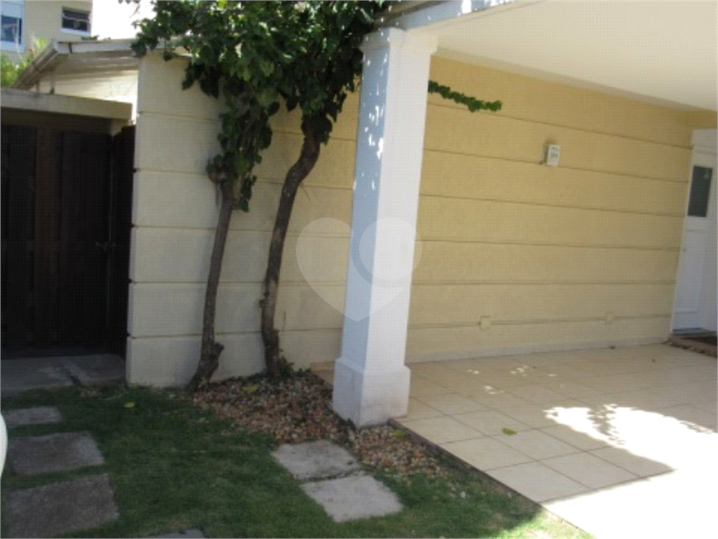 Casa  para alugar com 3 dormitórios 3 vagas  em condomínio fechado no Bairro Tremembé 