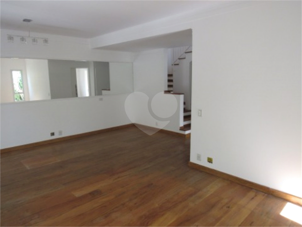 Casa  para alugar com 3 dormitórios 3 vagas  em condomínio fechado no Bairro Tremembé 