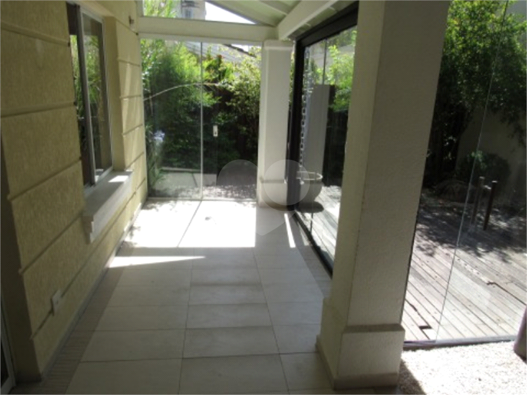 Casa  para alugar com 3 dormitórios 3 vagas  em condomínio fechado no Bairro Tremembé 