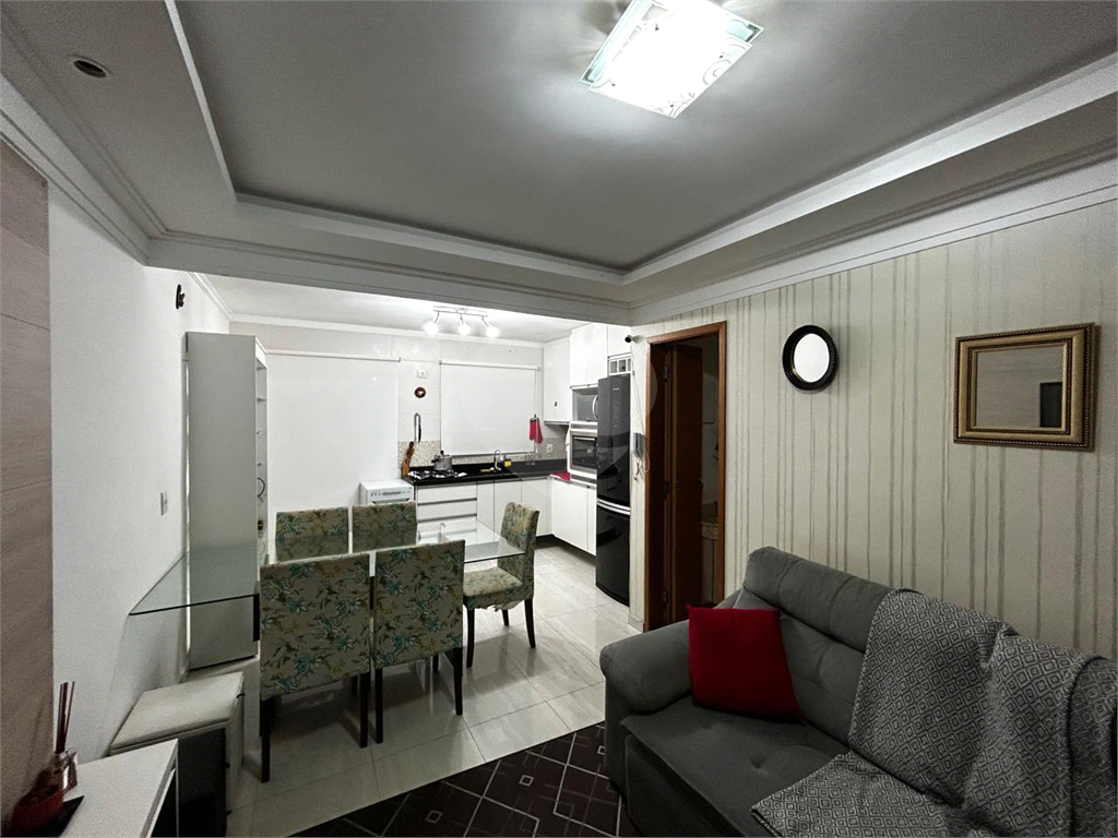 SOBRADO EM CONDOMINIO FECHADO.