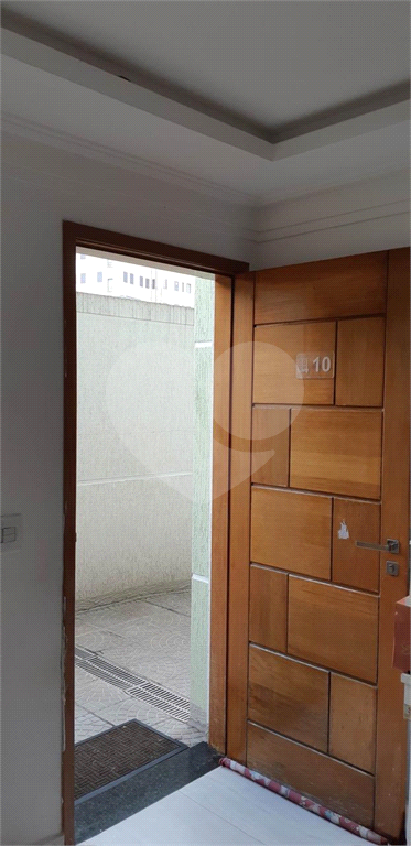 SOBRADO EM CONDOMINIO FECHADO.
