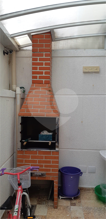 SOBRADO EM CONDOMINIO FECHADO.