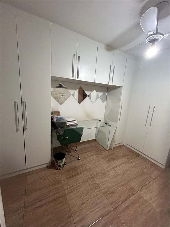 SOBRADO EM CONDOMINIO FECHADO.