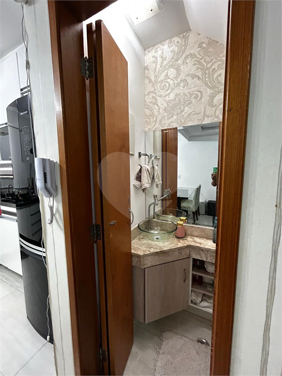 SOBRADO EM CONDOMINIO FECHADO.