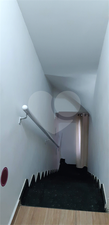 SOBRADO EM CONDOMINIO FECHADO.