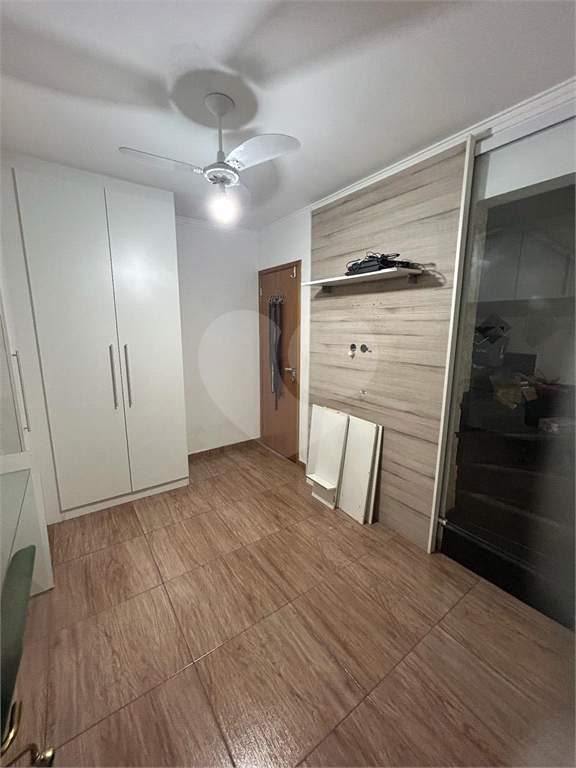 SOBRADO EM CONDOMINIO FECHADO.