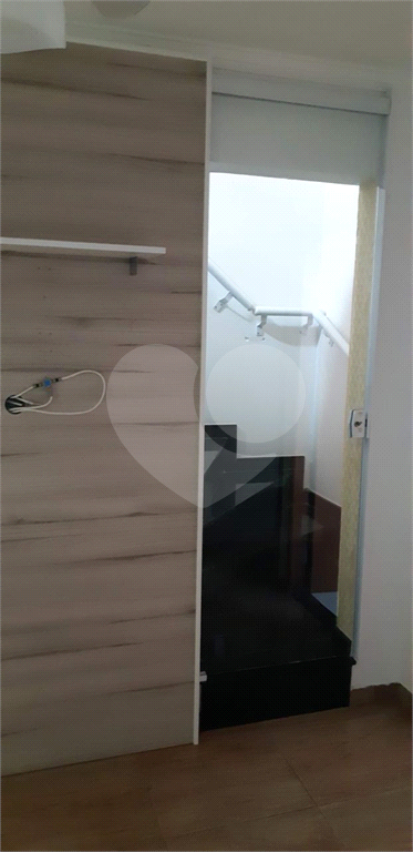 SOBRADO EM CONDOMINIO FECHADO.