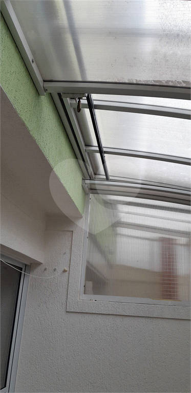 SOBRADO EM CONDOMINIO FECHADO.