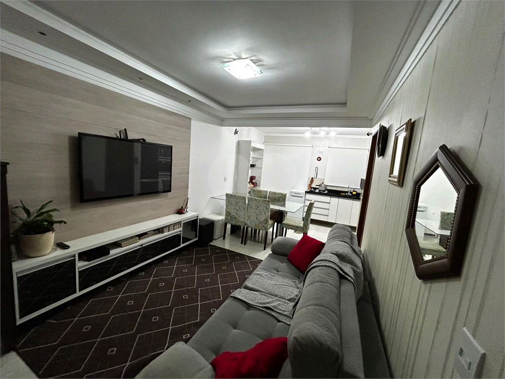 SOBRADO EM CONDOMINIO FECHADO.