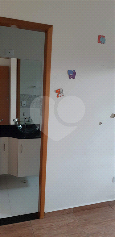 SOBRADO EM CONDOMINIO FECHADO.