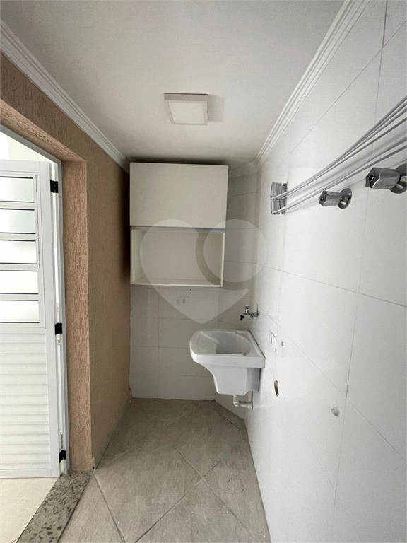 Casa 2 quartos, 2 suites, em condomínio, 200m do metrô.