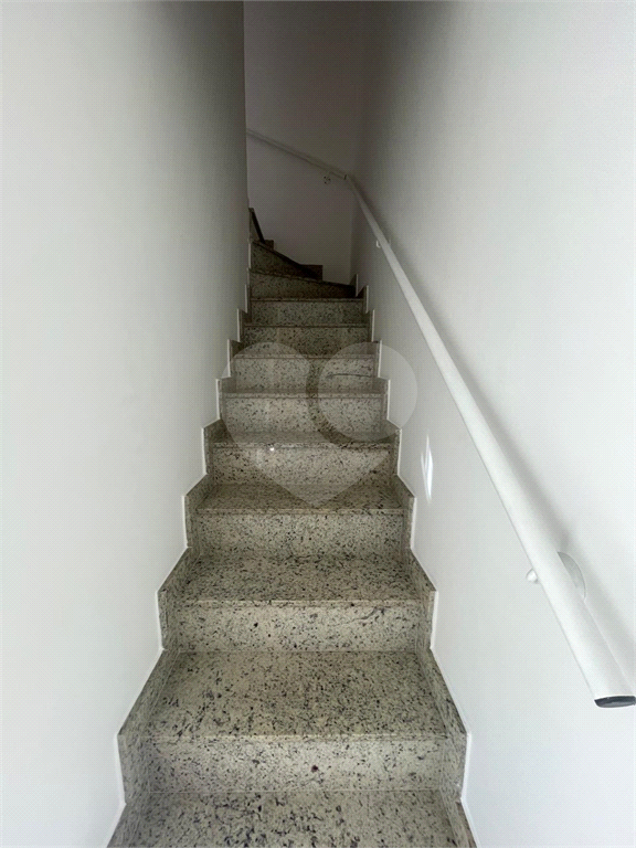 Casa 2 quartos, 2 suites, em condomínio, 200m do metrô.