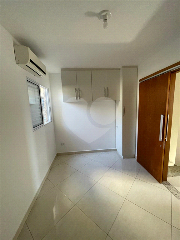 Casa 2 quartos, 2 suites, em condomínio, 200m do metrô.