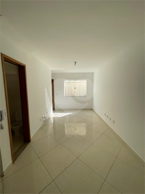 Casa 2 quartos, 2 suites, em condomínio, 200m do metrô.