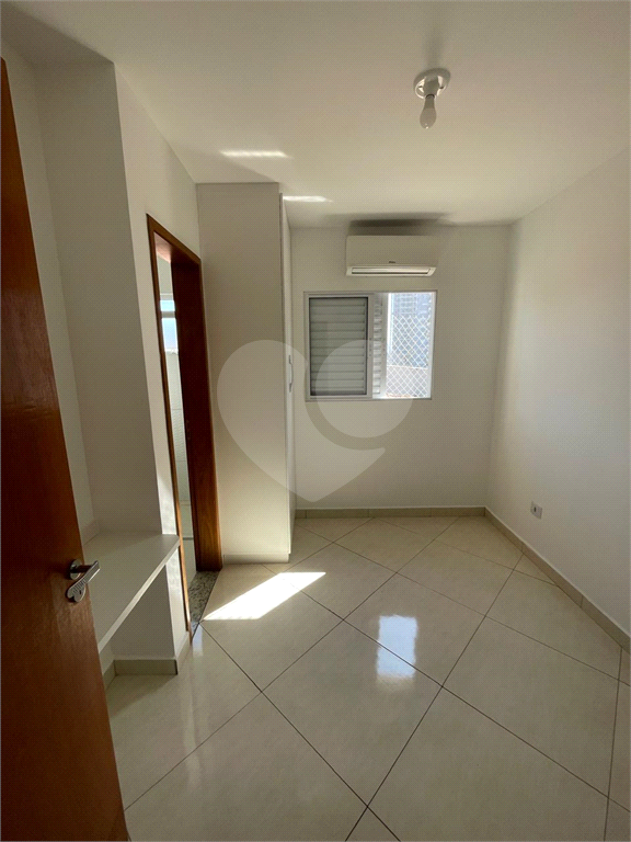 Casa 2 quartos, 2 suites, em condomínio, 200m do metrô.