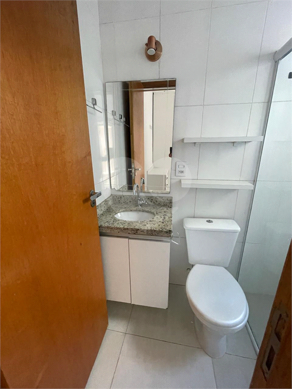 Casa 2 quartos, 2 suites, em condomínio, 200m do metrô.