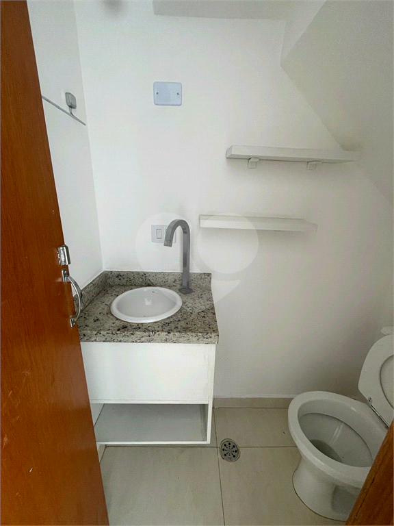 Casa 2 quartos, 2 suites, em condomínio, 200m do metrô.