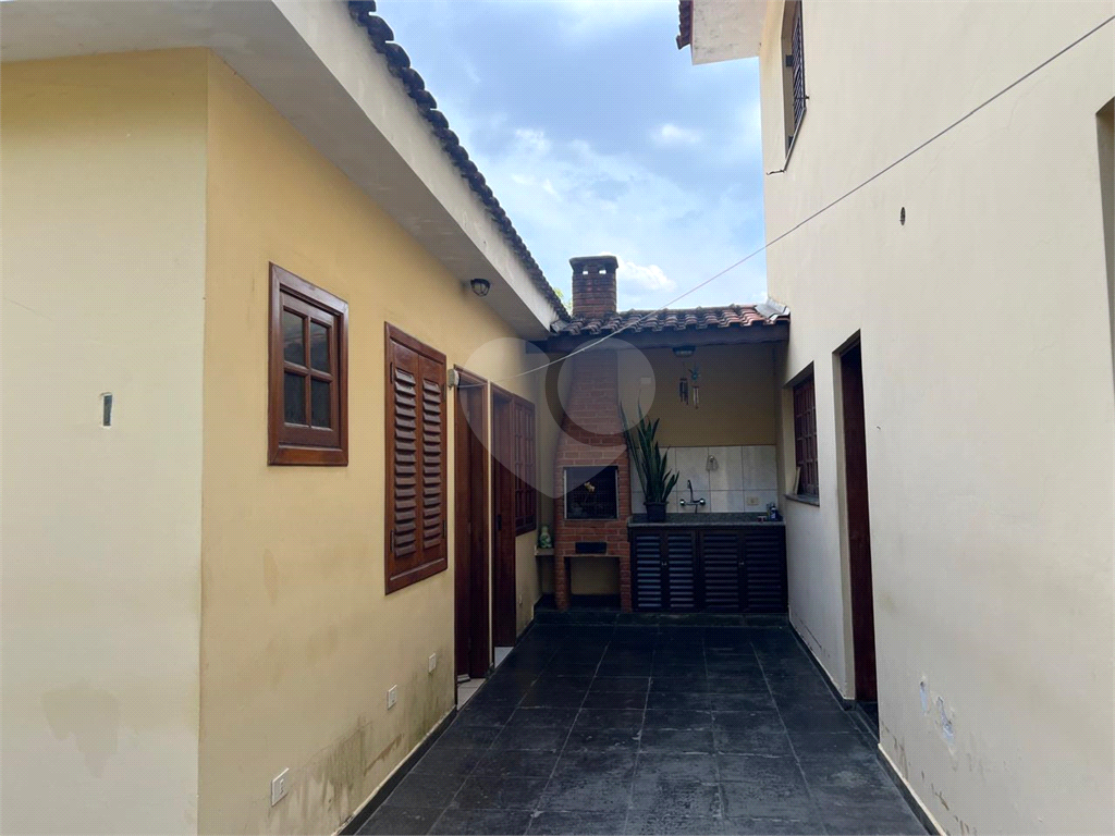 Sobrado de esquina - Tremembe - 4 suites - piscina