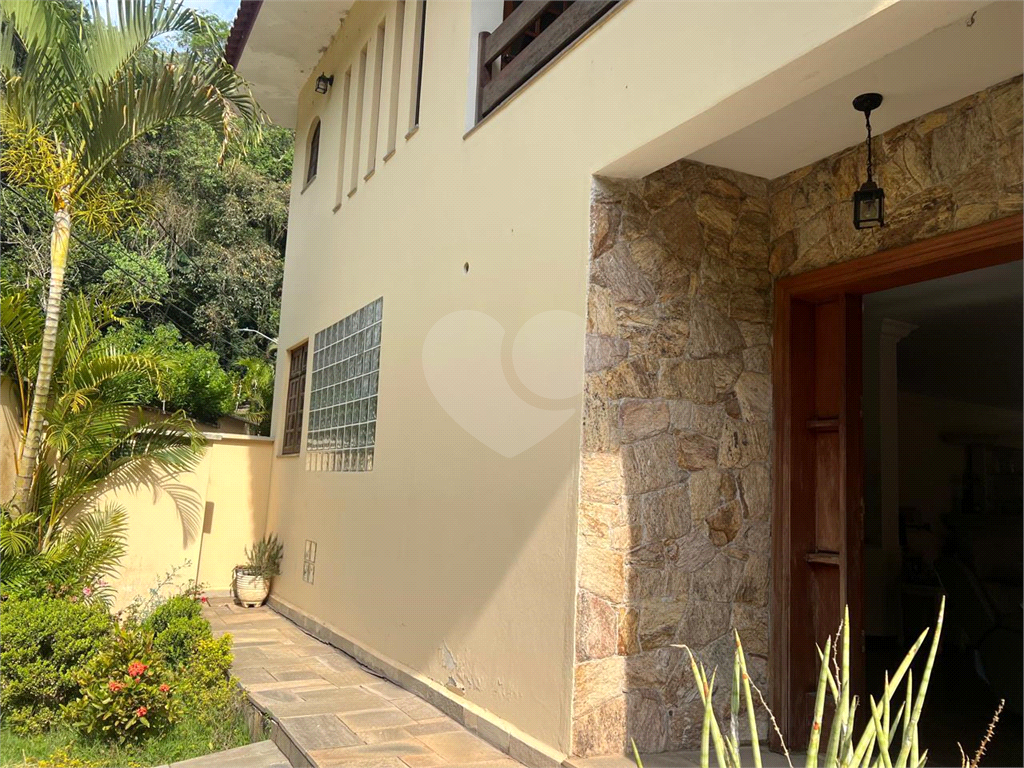 Sobrado de esquina - Tremembe - 4 suites - piscina